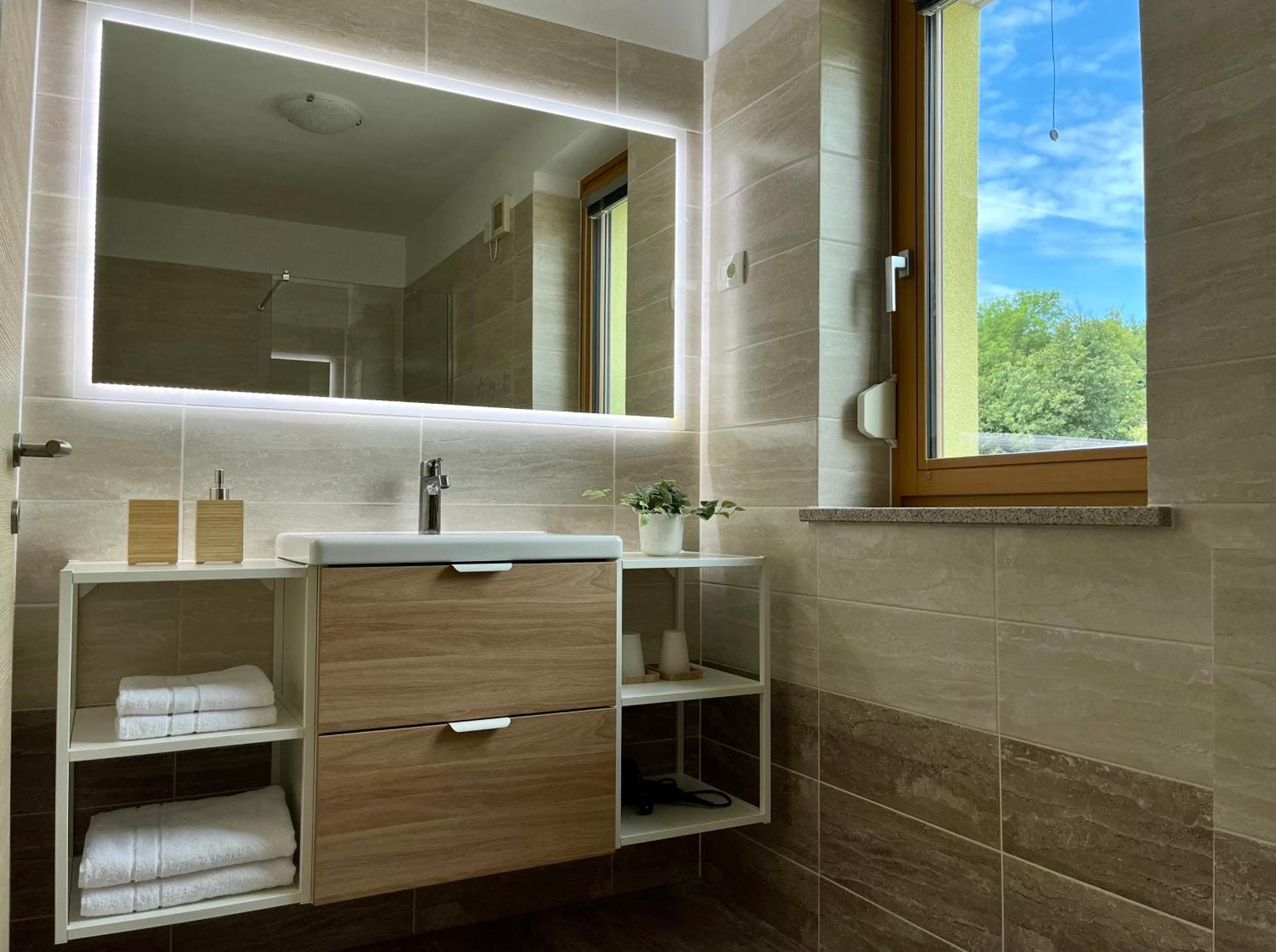 Cozy & Chic - Apartment With A Private Patio Kobarid Zewnętrze zdjęcie